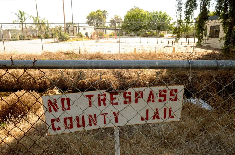 SURPRISE! INMATE ESCAPES HONOR CAMP